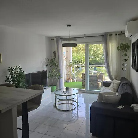 Very Well-located In Juan With A Locked Garage Golfe-Juan